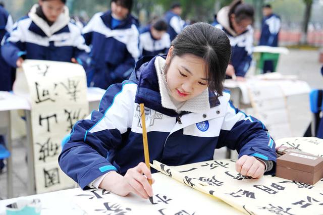 布克泸州老窖天府中学再成焦点(泸州老窖天府中学肖利均)|欧博真人视频